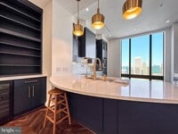 Building Photo - 10 E Lee St