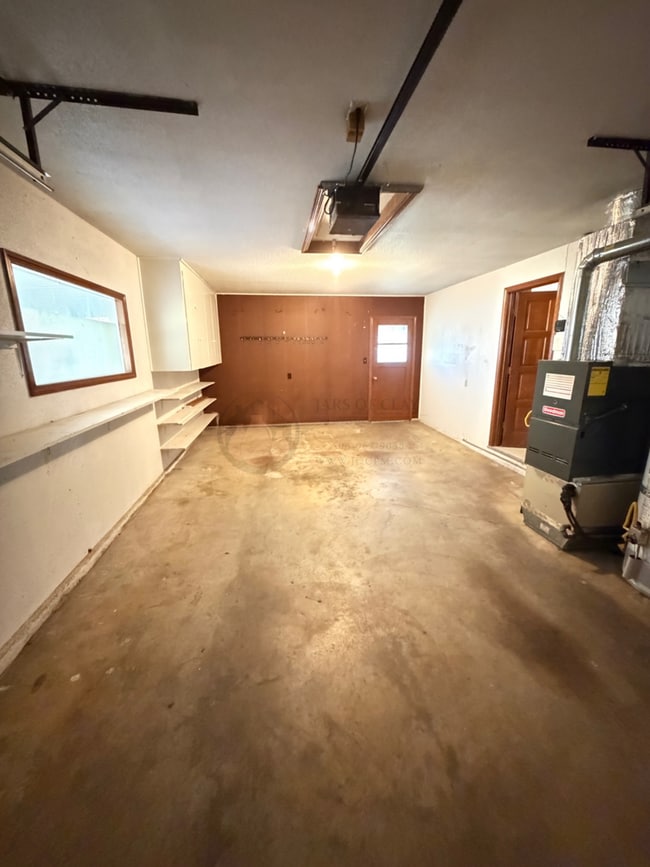 Building Photo - Single Level Duplex- Rent Ready!