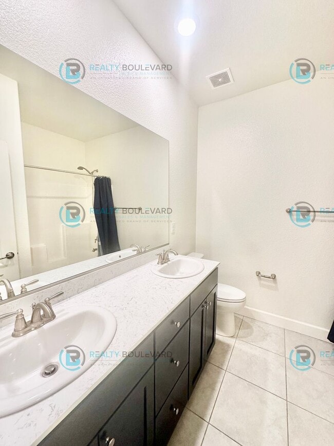 Building Photo - Beautiful 4 Bedroom, 2 Bathroom, 2 car garage, Single Story Home