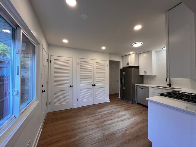 Building Photo - 5220 State Rd