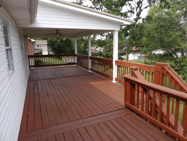 Building Photo - 102 Cedar Dr