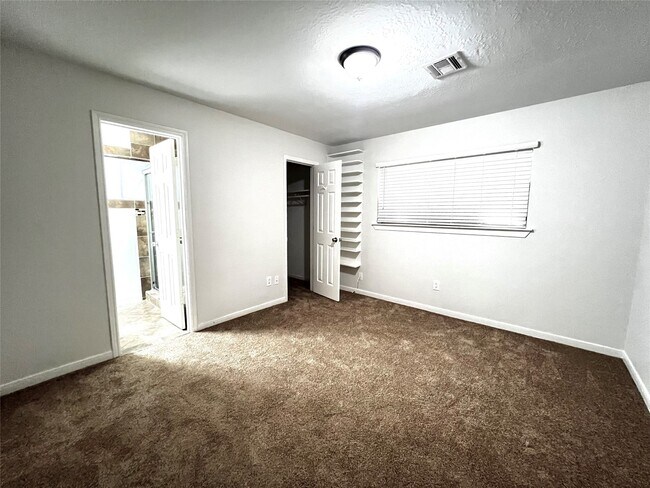 Building Photo - 6102 McKinstry Blvd