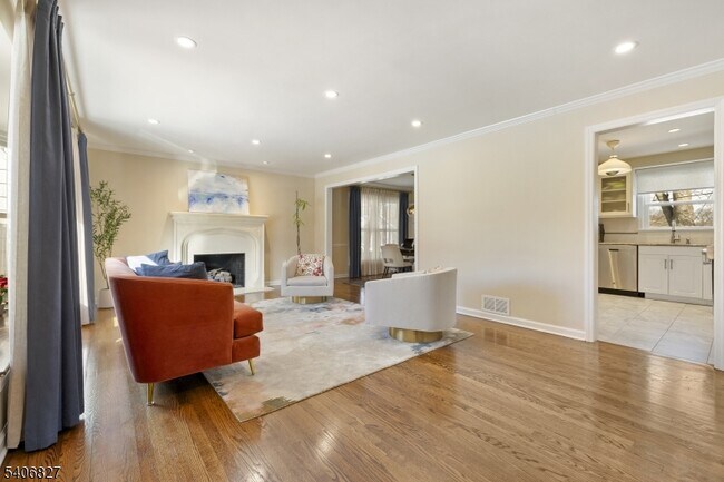 Building Photo - 23 Victor Ave