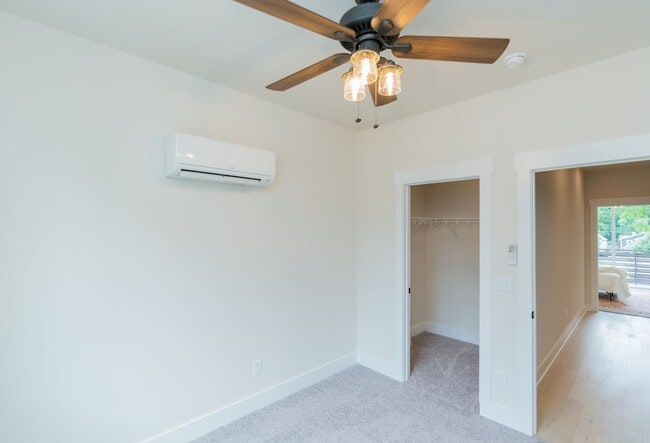 Building Photo - 2 Bedroom Townhome North Shore