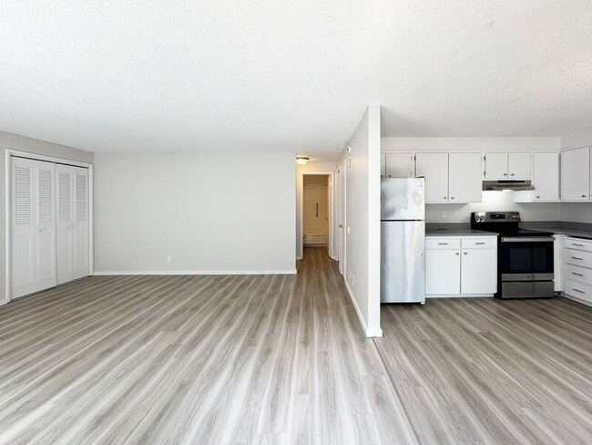 Building Photo - 1115 W 6th Ave