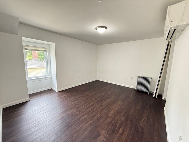 Building Photo - 81 Alder St