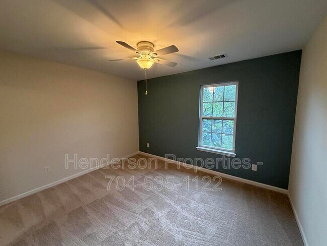 Building Photo - 2121 Ballingarry Dr