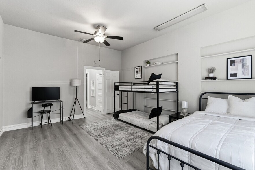 Building Photo - 314 West Cevallos-SI ID1363386P