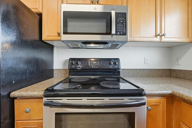 Building Photo - 6666 Beadnell Way