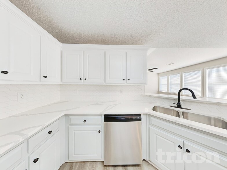 Building Photo - 962 Vera Ct