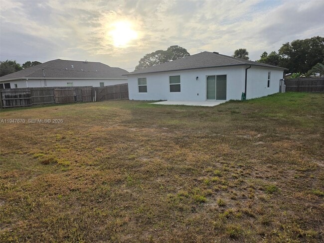 Building Photo - 982 SW Commonwealth Rd