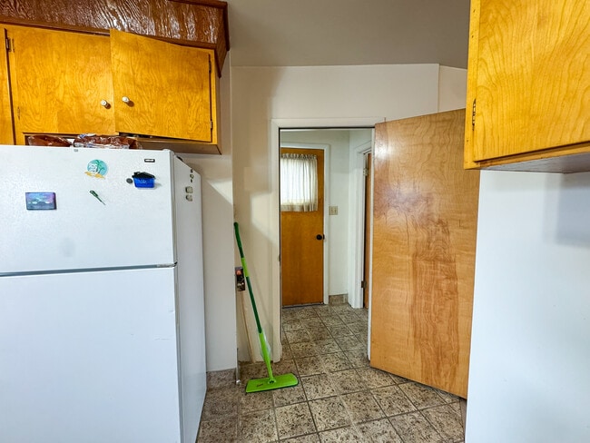 Building Photo - 845 E 820 N