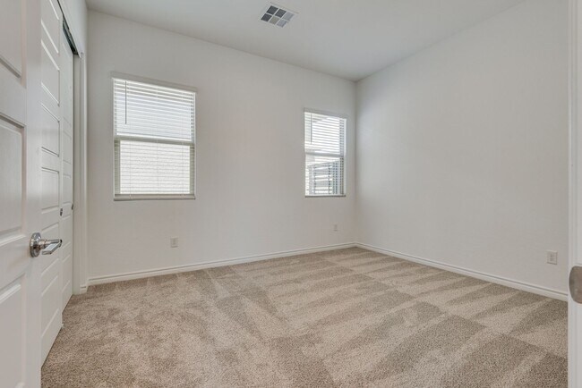Building Photo - 12608 Heritage Hts Dr