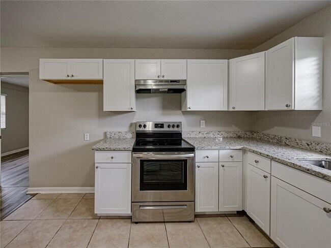 Building Photo - 5017 Lewellyn Rd