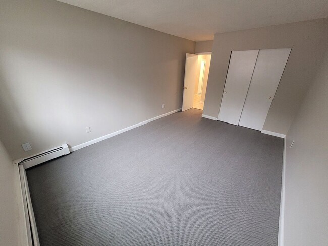 Building Photo - $2100 - 2 Bed / 1 Bath Condominium in Manc...
