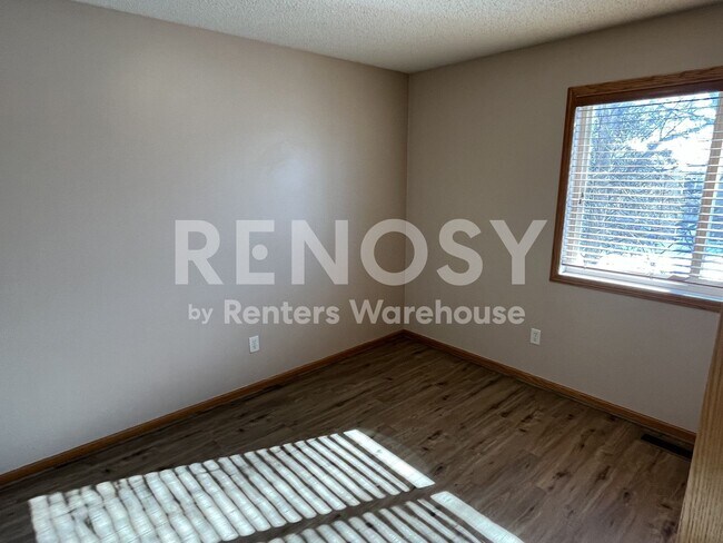Building Photo - Available August 8 - 2 Bed/1.5 Bath Townhome in Prior Lake