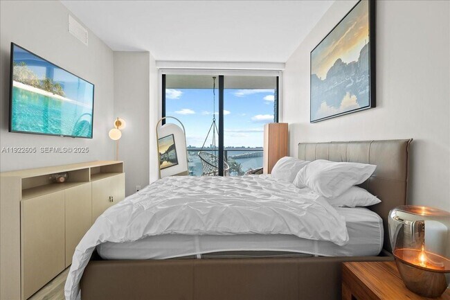 Building Photo - 501 NE 31st St