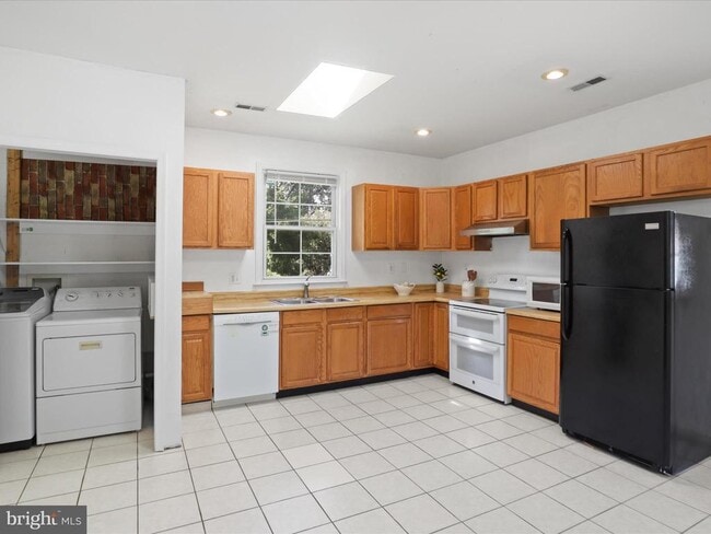 Building Photo - 7732 Little River Turnpike