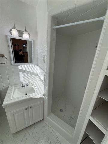 Building Photo - 1303 Park Center St