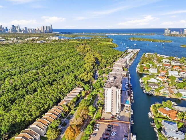 Building Photo - 2370 NE 135th St