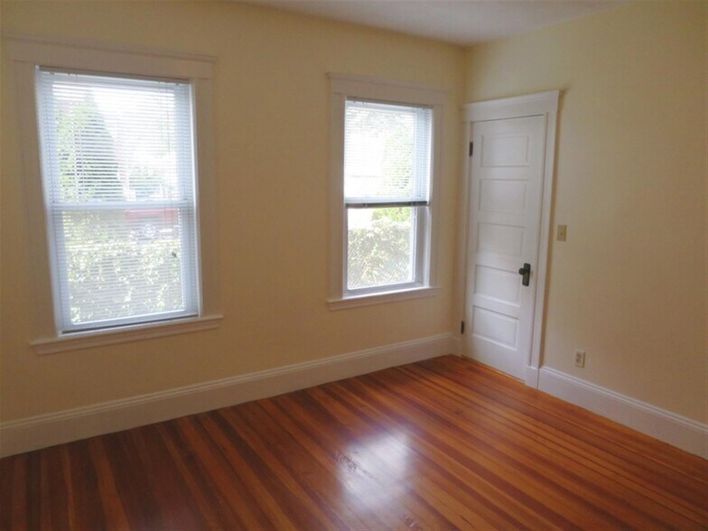 Building Photo - 5 Freeman St