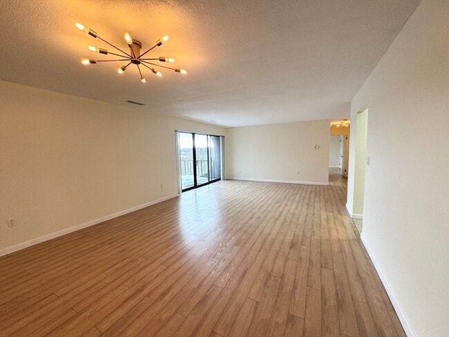 Building Photo - 1004 Paradise Rd