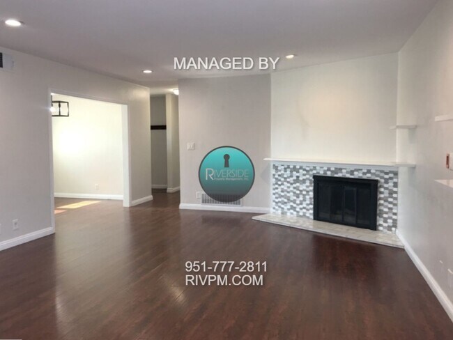 Building Photo - Tastefully remodeled home in a great Centr...