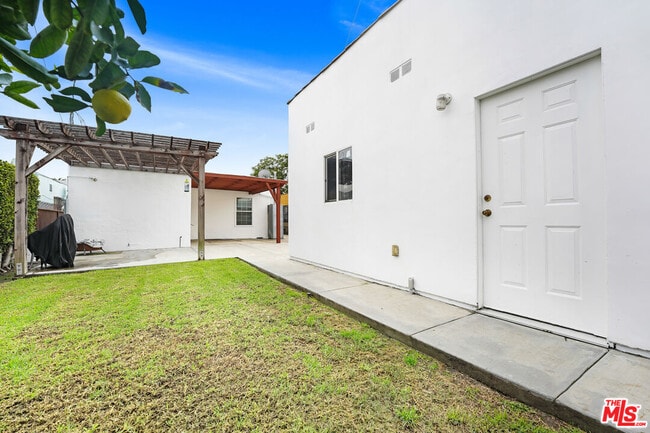 Building Photo - 2315 Cochran Ave