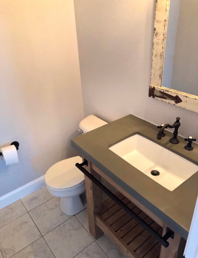 Building Photo - 812 Walnut St