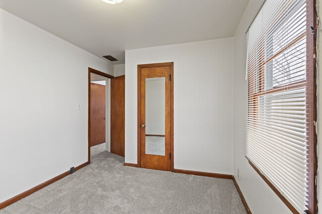 Building Photo - 3016 N Arlington Ave