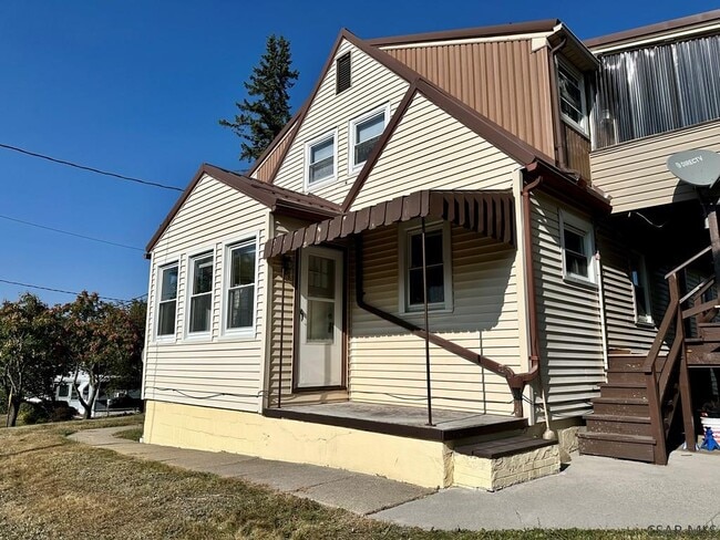 Building Photo - 424 Bob St