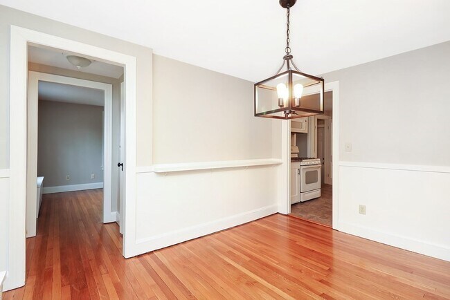 Building Photo - 142 Elmwood Ave