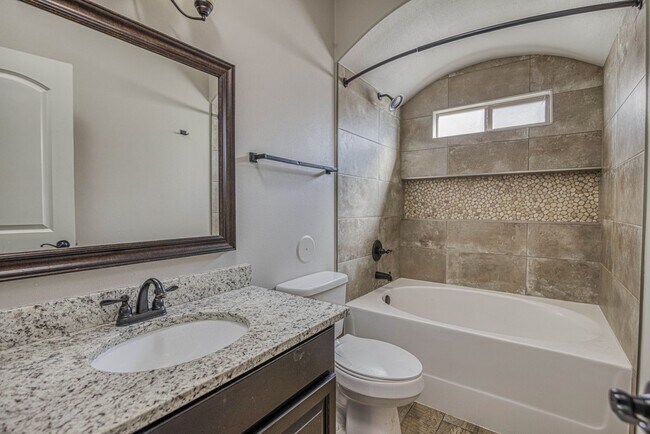 Building Photo - Beautiful East side House