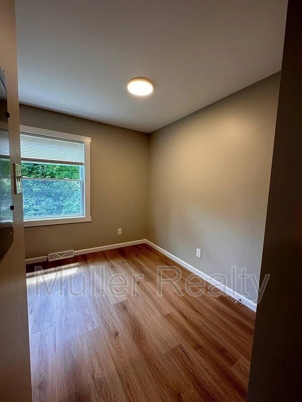 Building Photo - 3636 Old Valley View Dr