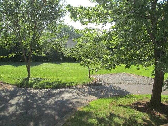 Building Photo - 3 bed/1 bath Off Polo Rd