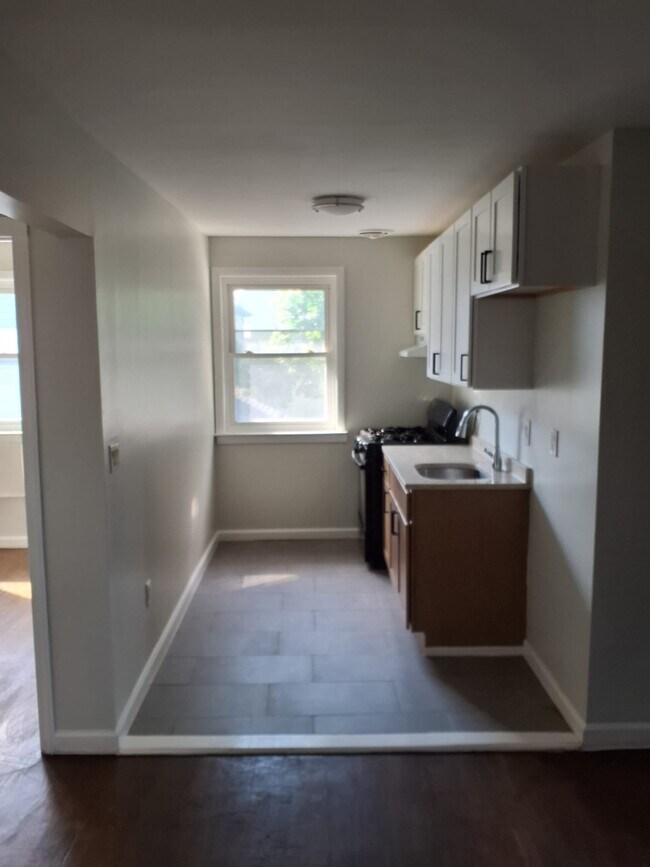 Building Photo - 377 Clinton Pl