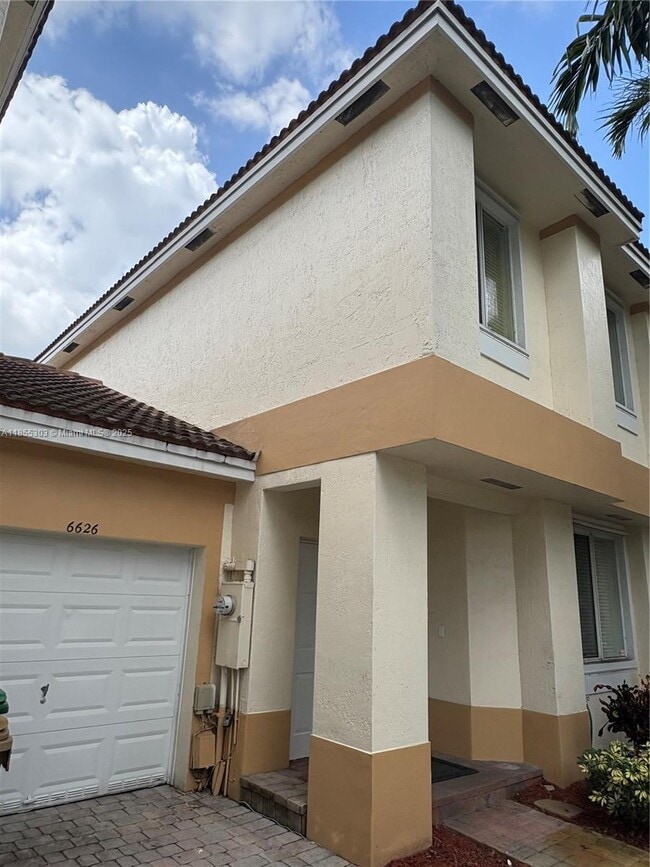 Building Photo - 6626 Hidden Cove Dr