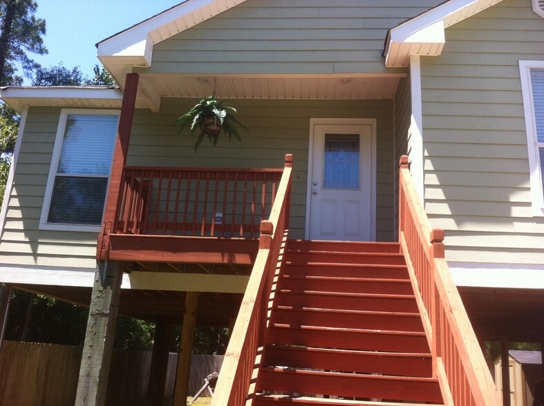Building Photo - 6220 W Desoto St