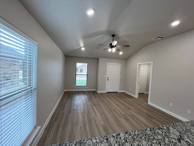 Building Photo - 3/2/2 in Bell Farms available June!!