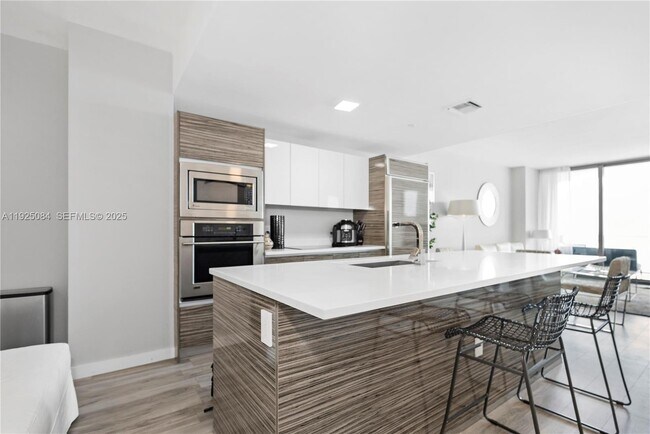 Building Photo - 460 NE 28th St