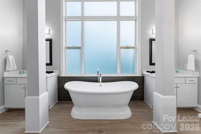 Building Photo - 578 Normandy Rd