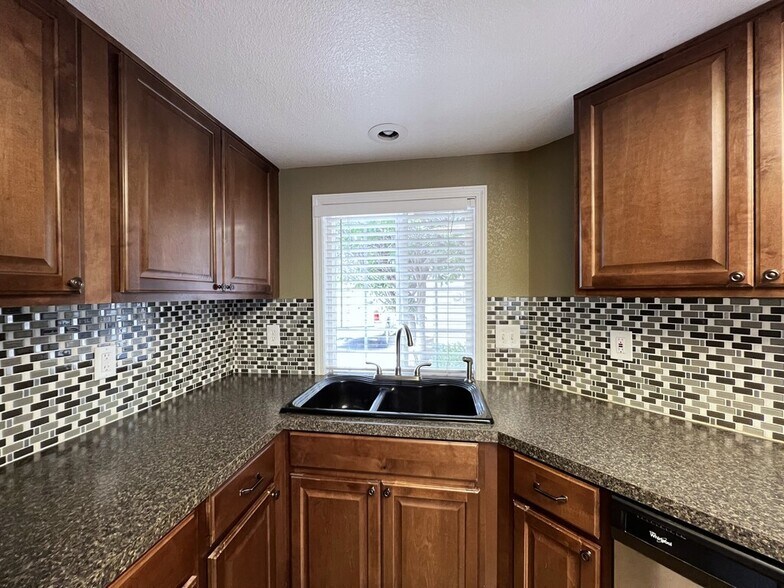 Building Photo - 3098 S Cadet Ln