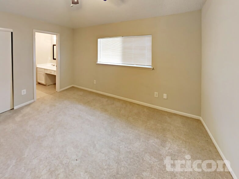 Building Photo - 7814 Eastern Bluebird Dr