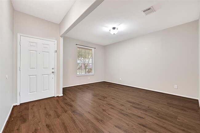 Building Photo - 26418 Richwood Oaks Dr