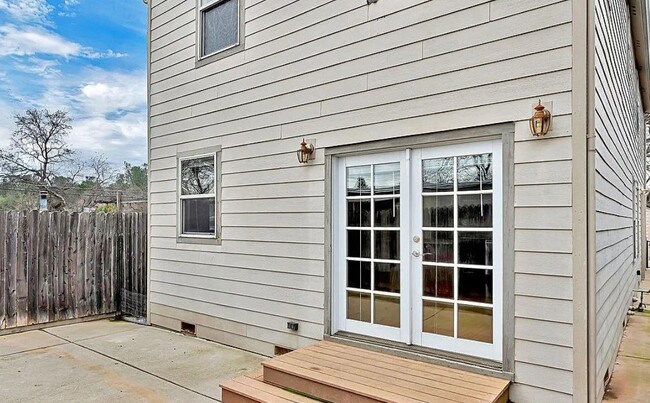 Building Photo - 4790 Fall St