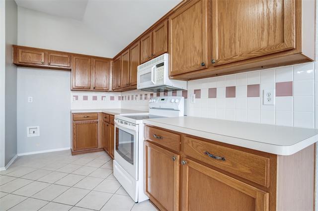 Building Photo - 10810 Camelot Dr