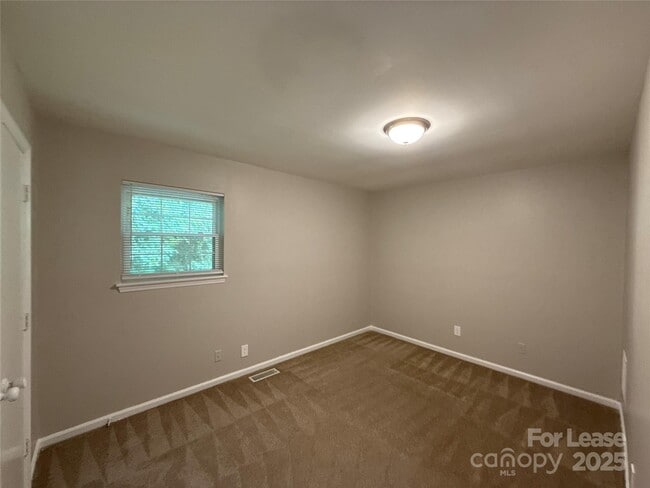 Building Photo - 409 Hawley Ave