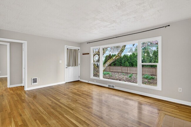 Building Photo - 3660 SE Tenino St