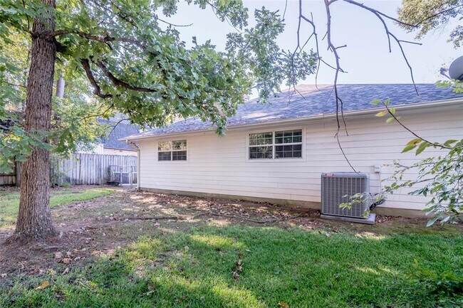 Building Photo - 203 Pine Valley
