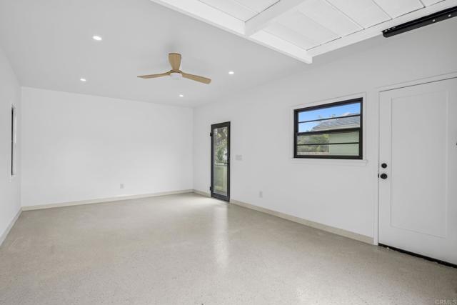 Building Photo - 1061 Buena Vista Way